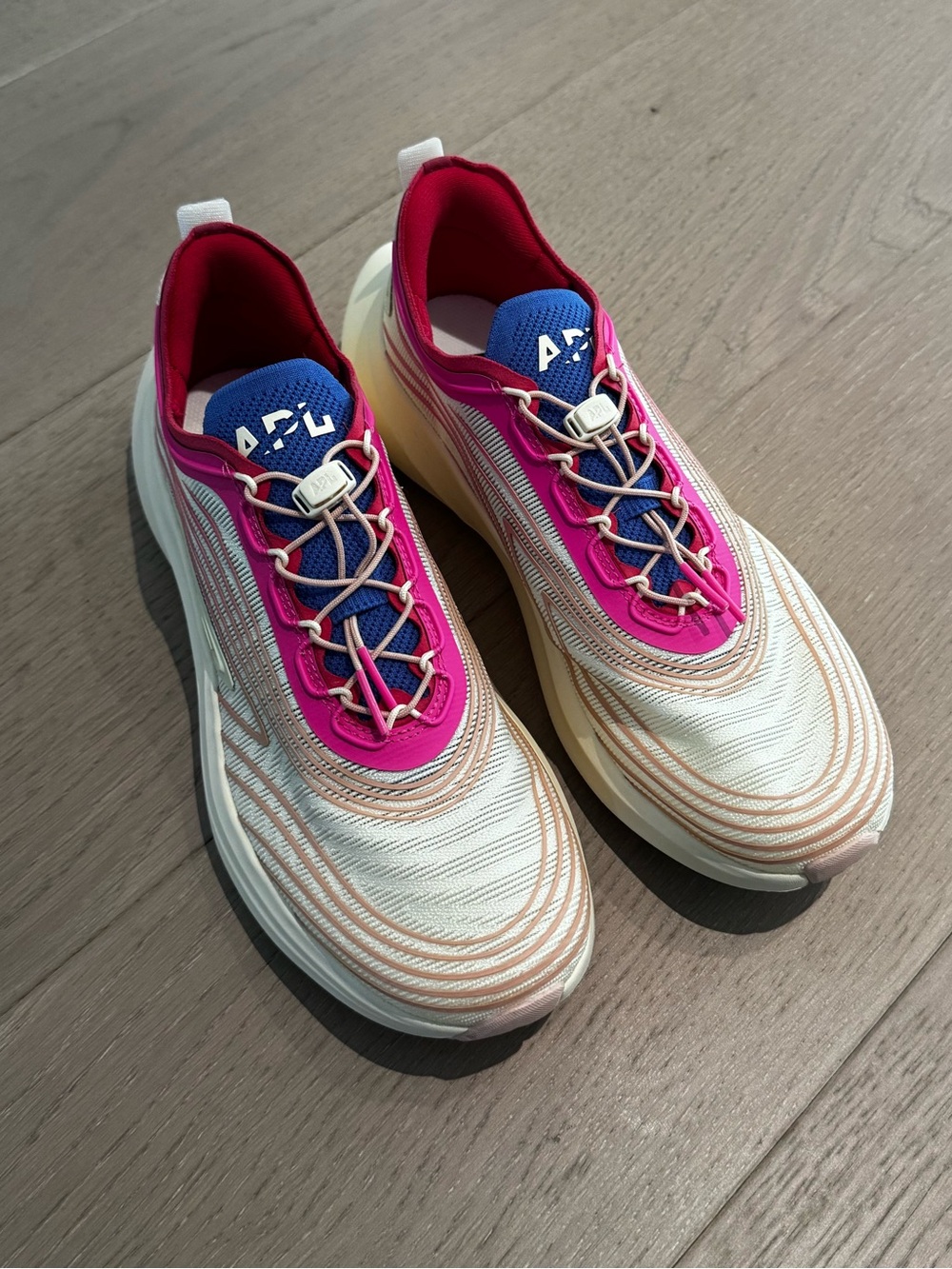 NWT APL Veil vanilla/fusion pink/viola size 9 women’s